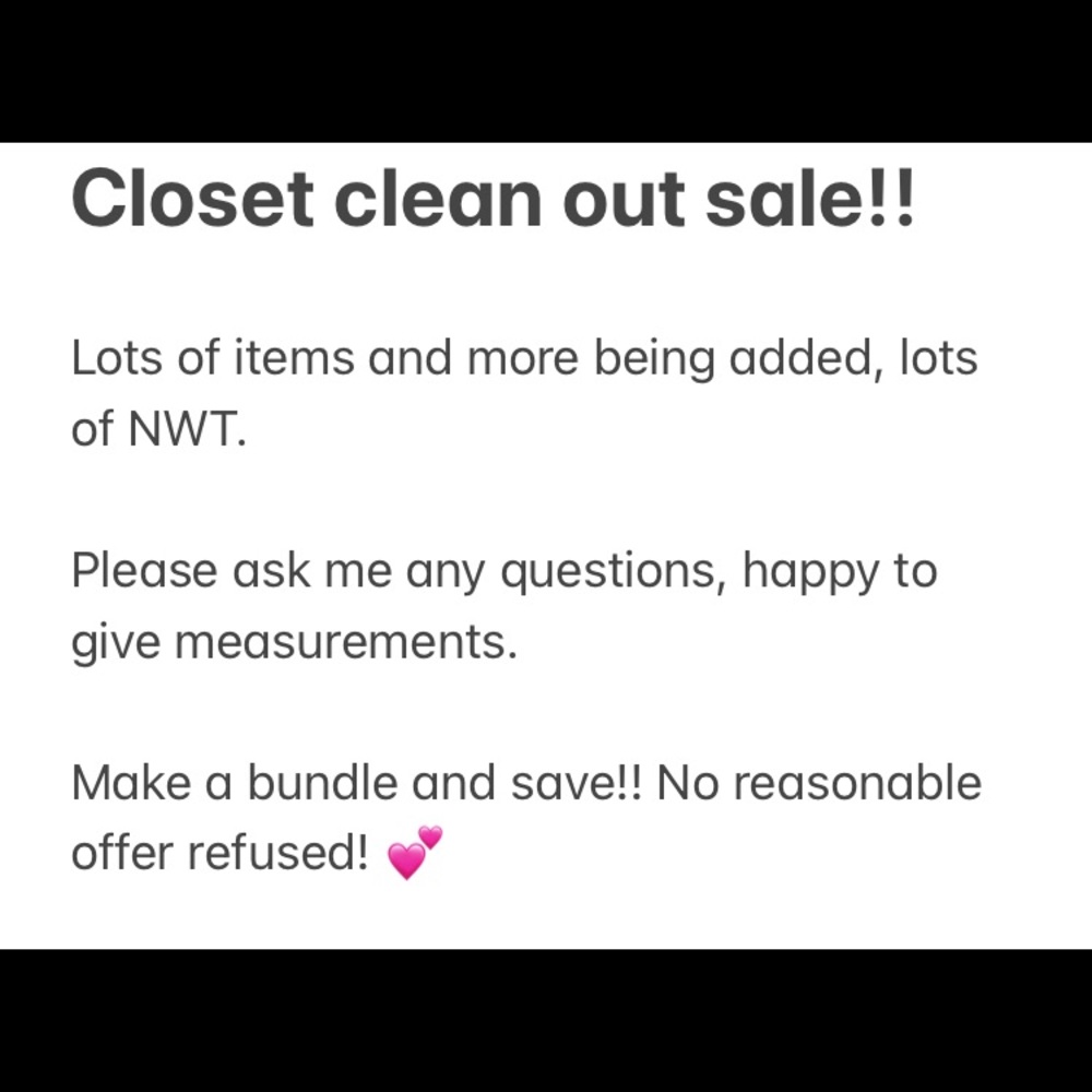 Closet clean out!! Make an offer! 🧡